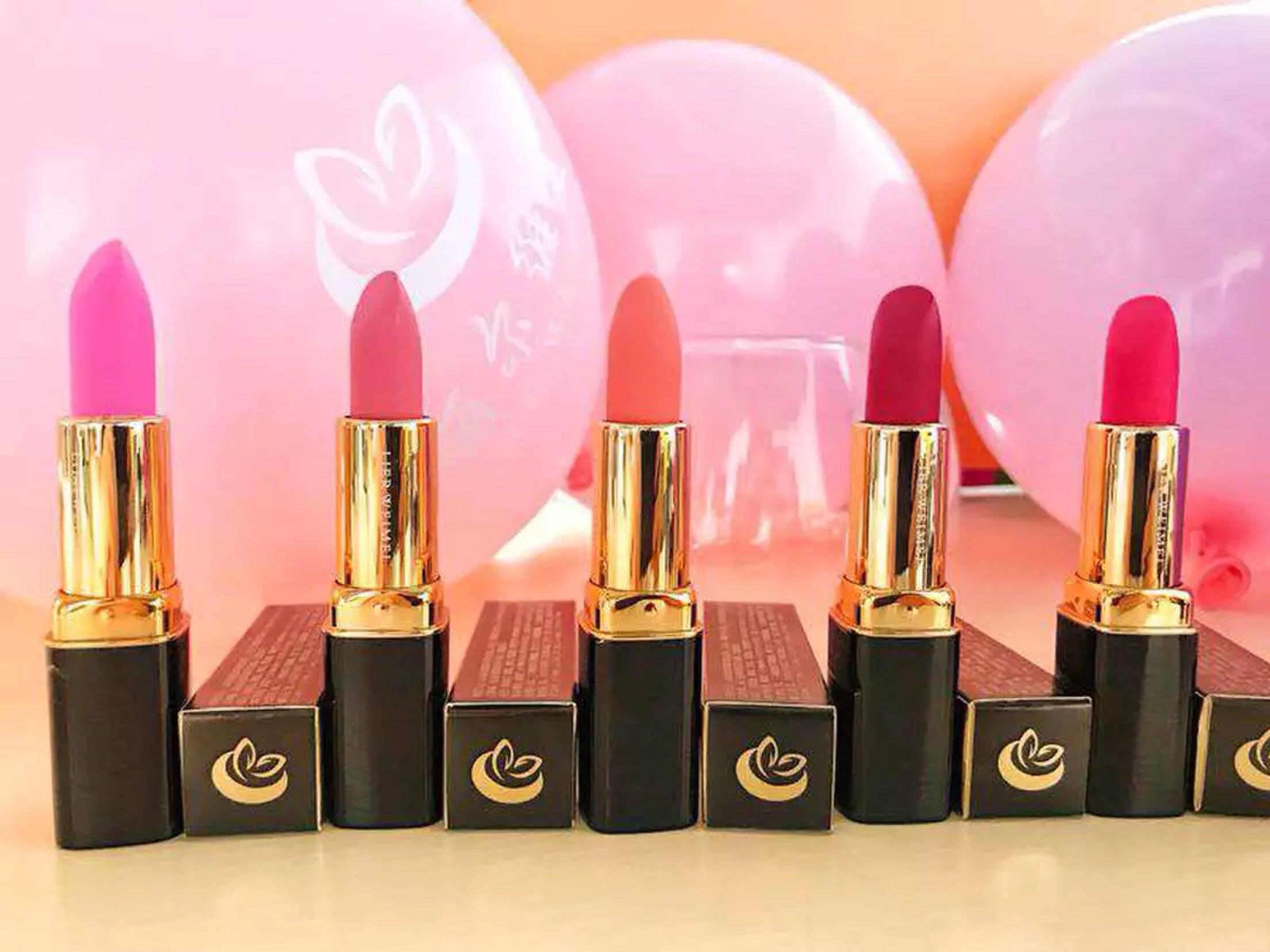 丽尔维美魅惑丝绒口红成分含蜂蜡坚果油角鲨烷修复唇纹一支