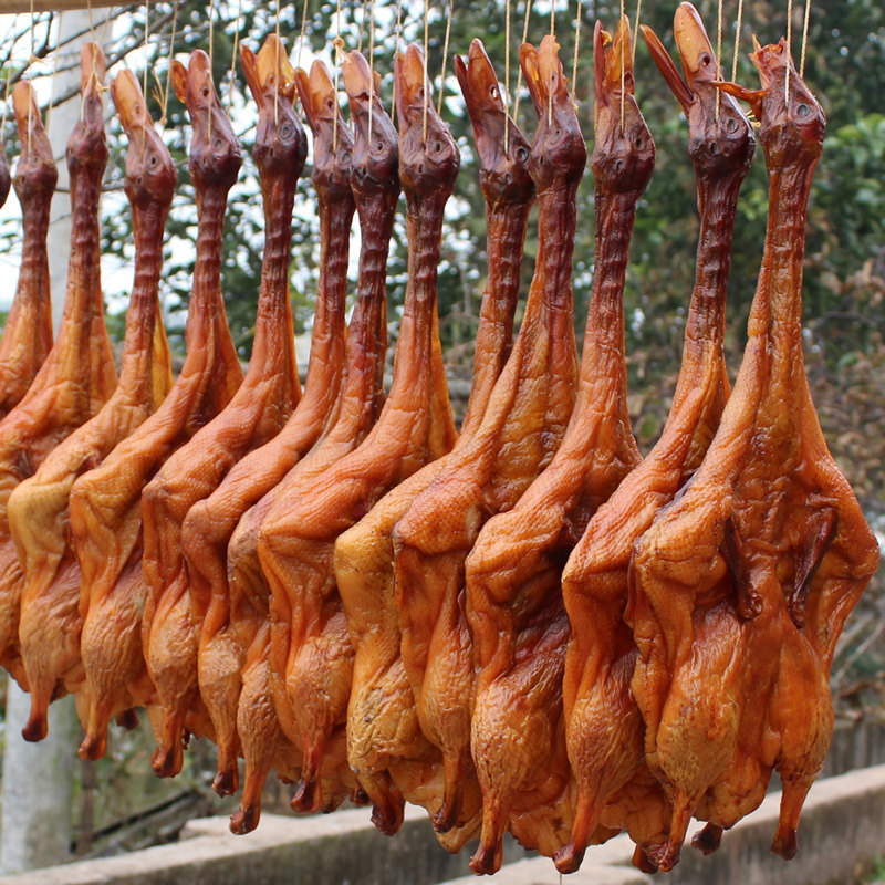 板鸭四川特产正宗烟熏腊鸭农家自制咸鸭湖南鸭肉零食