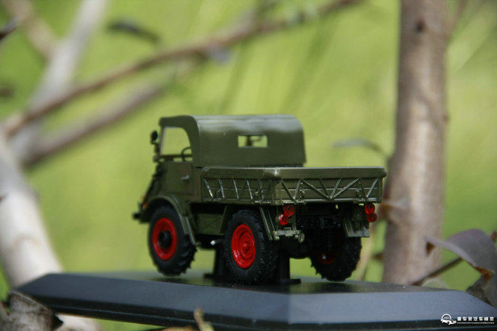 奔驰乌尼莫克unimogu401越野车合金卡车模型收藏摆件车模