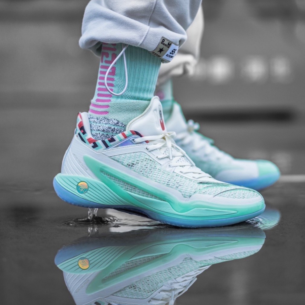 安踏轻狂4 轻狂3代男子运动篮球鞋 低帮耐磨实战篮球鞋 2023夏季 - 痕