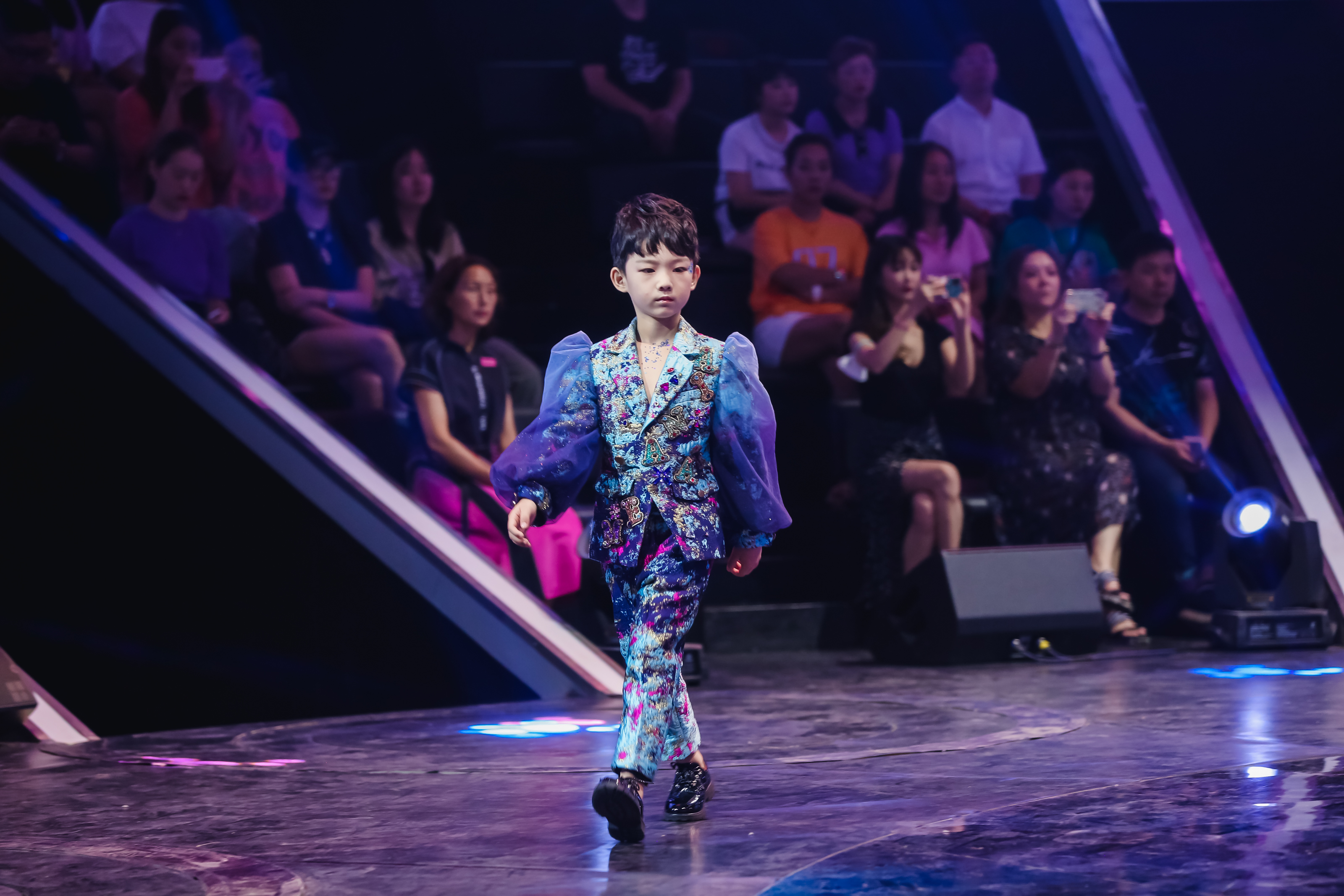 高端男童礼服主持人高级定制演出服小模特儿童走秀儿童礼服