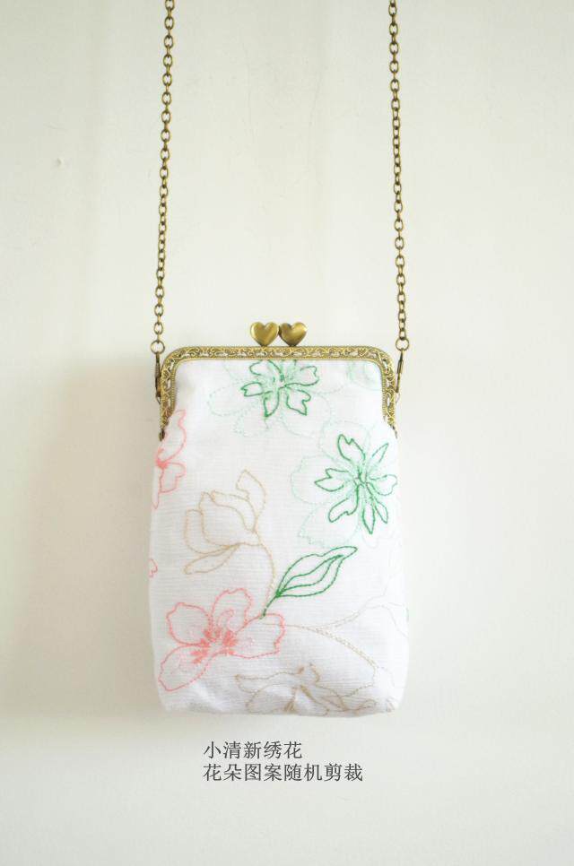 【特惠包邮】复古雕花桃心头文艺小清新斜跨手提手机零钱口金小包