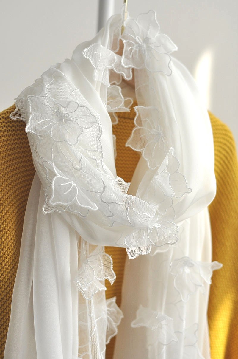 白色丝巾女长款真丝桑蚕蚕丝百搭薄纱纱巾刺绣围巾