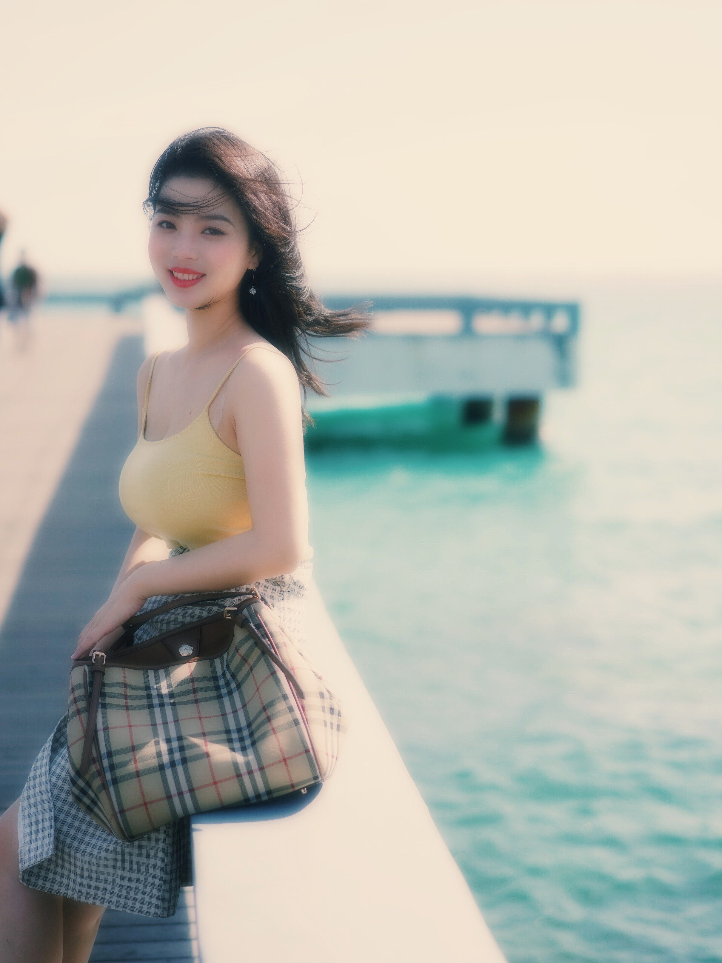 鱼没放夏秋季复古2018新款鹅黄色细吊带背心女短款修身性感打底衫