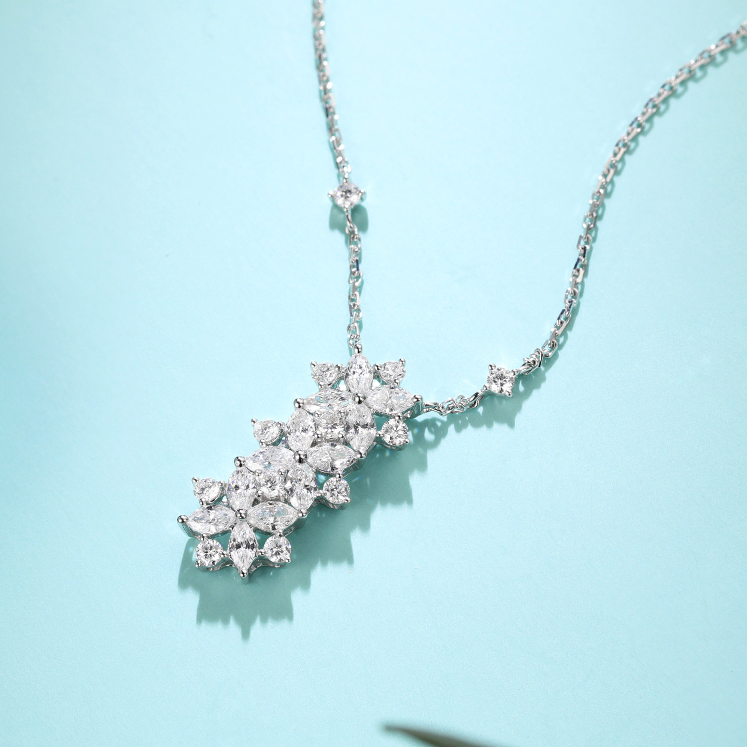 宝石矿工 18k白金马眼钻石项链锁骨链 群镶显大钻石吊坠女士真钻