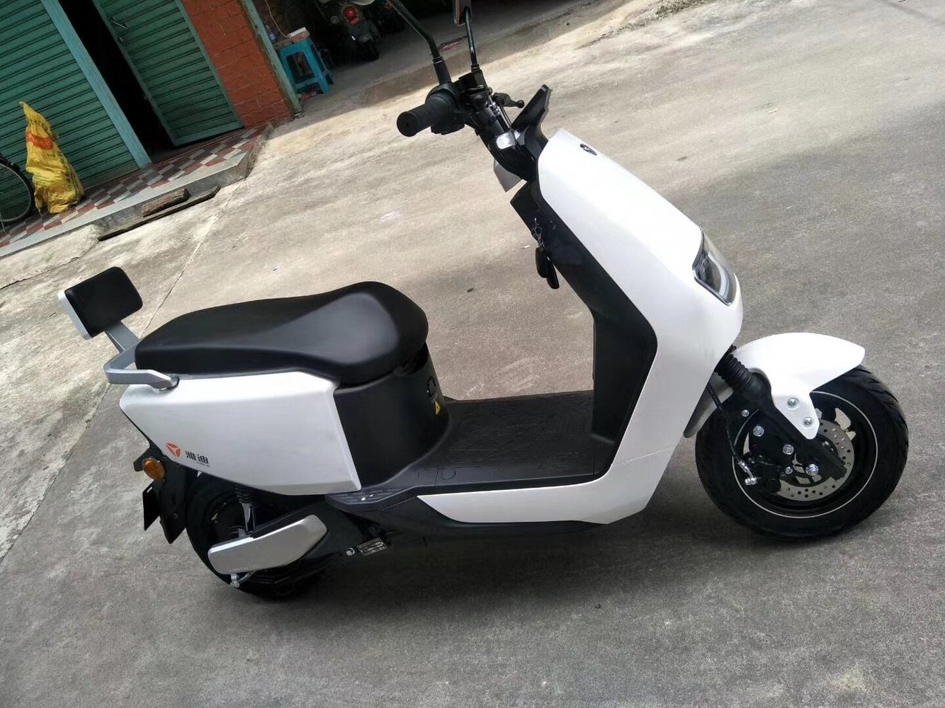 适用于雅迪yd1200dt-26b博达c/e-g新国标电动车脚垫踩踏板皮防水