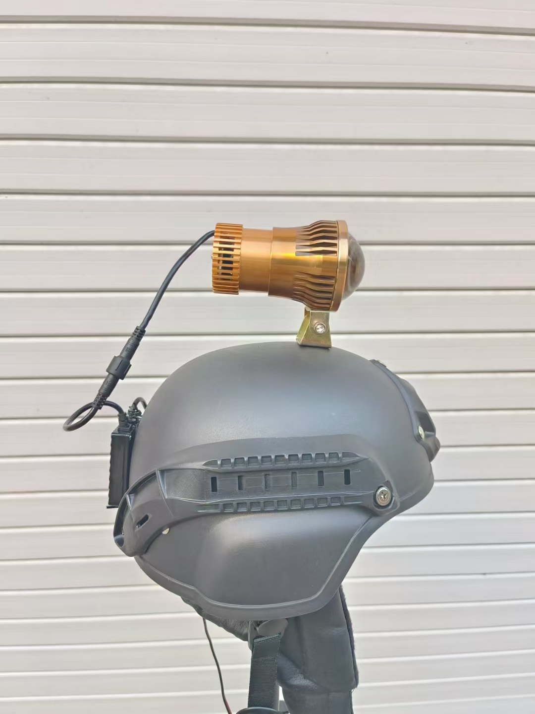 超亮激光强光疝气头戴焦距调焦狩猎led头盔头灯