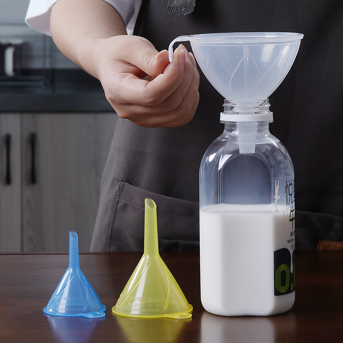 漏斗日本进口塑料小号家用厨房斗倒酱油调料漏斗