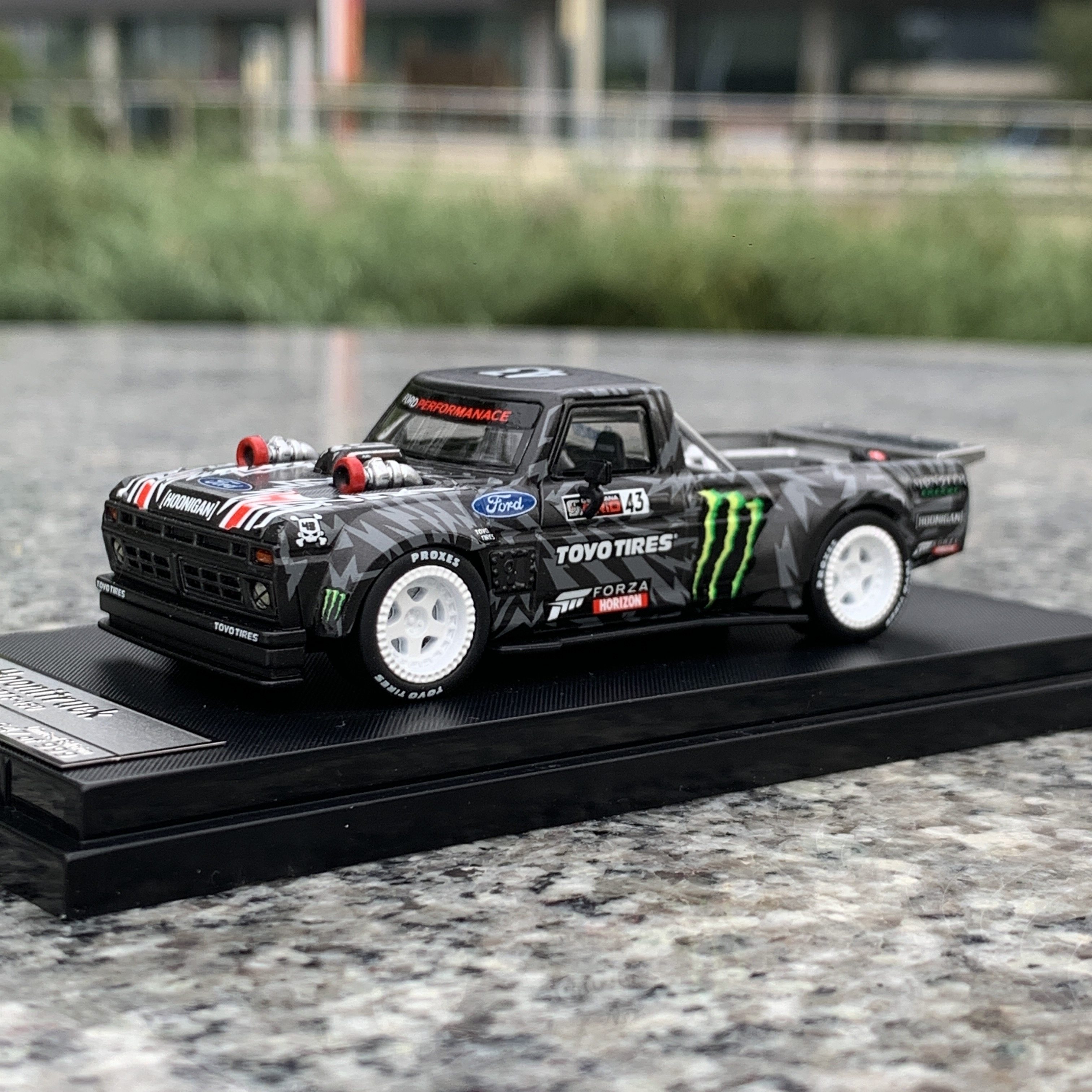 sw福特野马f150皮卡漂移魔爪涂装合金仿真火车