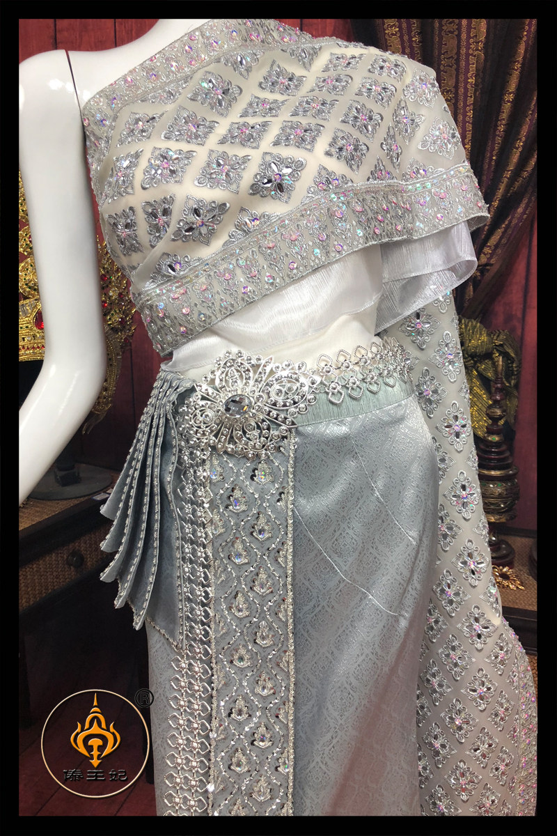 王妃服饰泰国新娘银色手工穿珠礼服婚纱