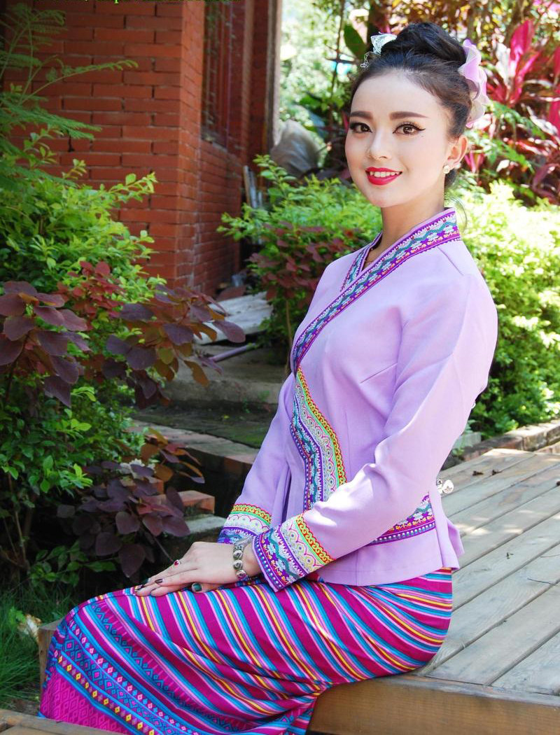 本网站不参与交易,如有交易产生的疑问请联系淘宝卖家【傣王妃服饰】