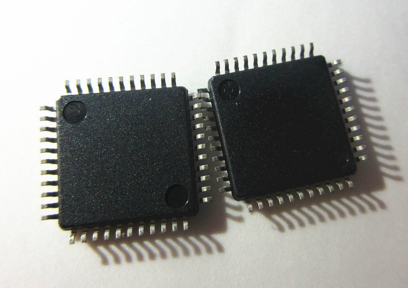 stc89c54rd40ilqfp44gplcc44pqfp44pdip40单片机芯片