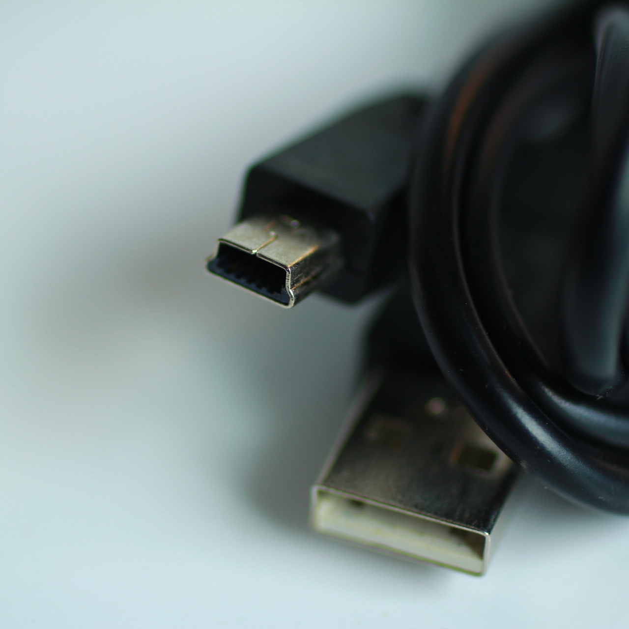 手机数据线小灵通固话v3mp3mp4t形口扁口通用手机充电器