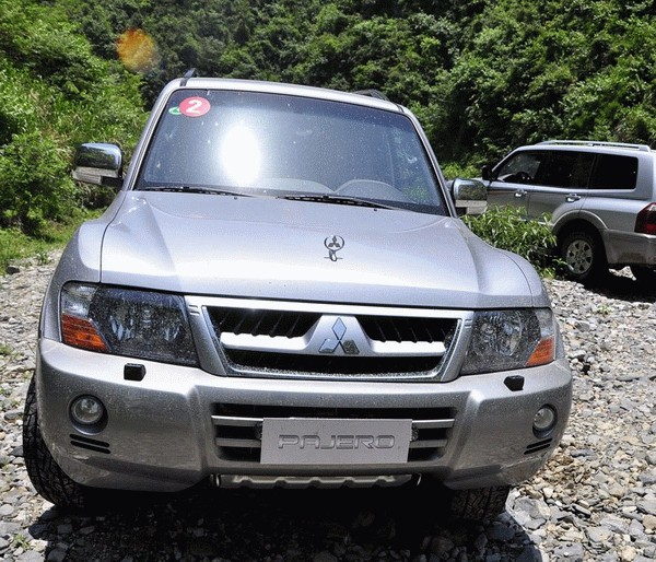 适用老款三菱帕杰罗v73v77保险杠杠前包围保护保险杠