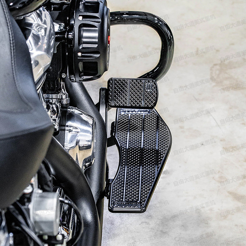 哈雷摩托车旗舰公路滑翔改装大脚脚踏前软尾黑色摩托车脚踏板