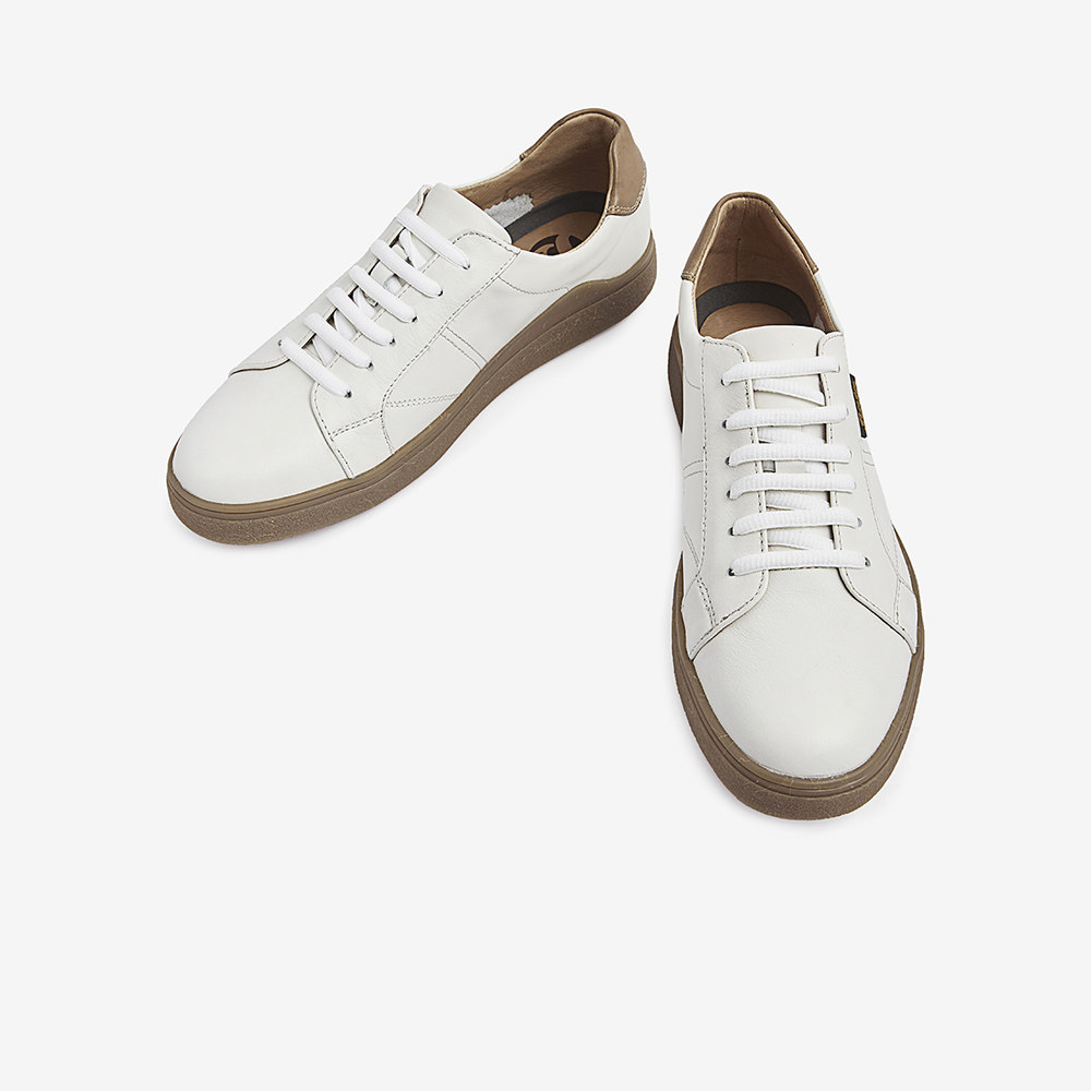 bata休闲运动板鞋男春秋秋季商场新款百搭牛皮透气休闲板鞋