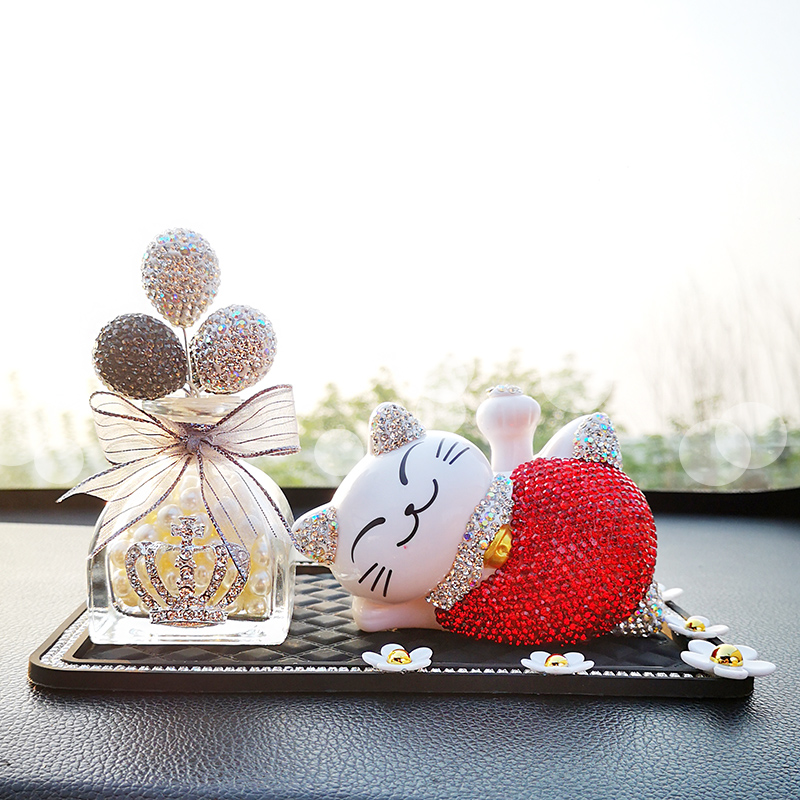 招财猫卡通汽车摆件车载聚宝盆车内装饰品车上用品创意网红女神款