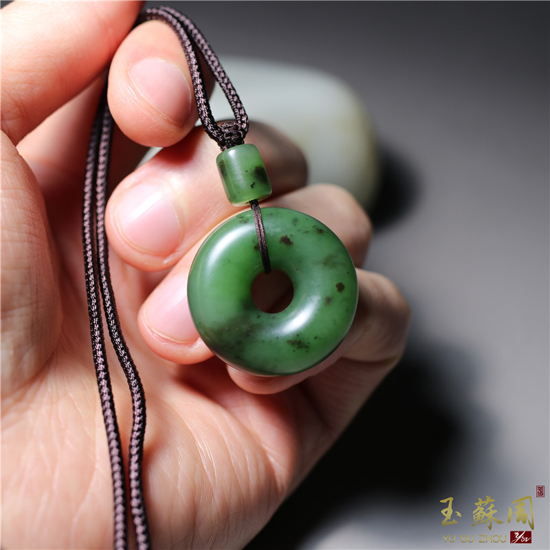 浅绿油润玉苏周16.8克新疆和田玉籽碧玉颈饰