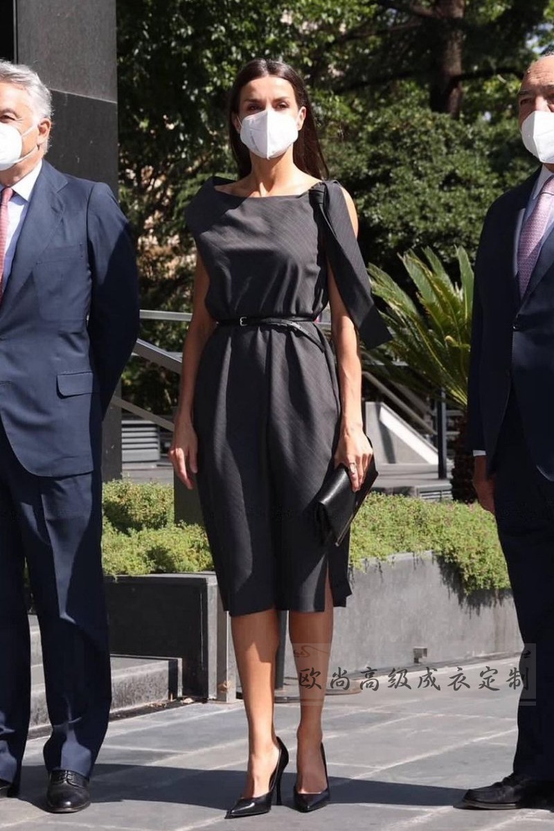 高端定制莱蒂齐亚西班牙王妃同款深灰色竖条条纹连衣裙