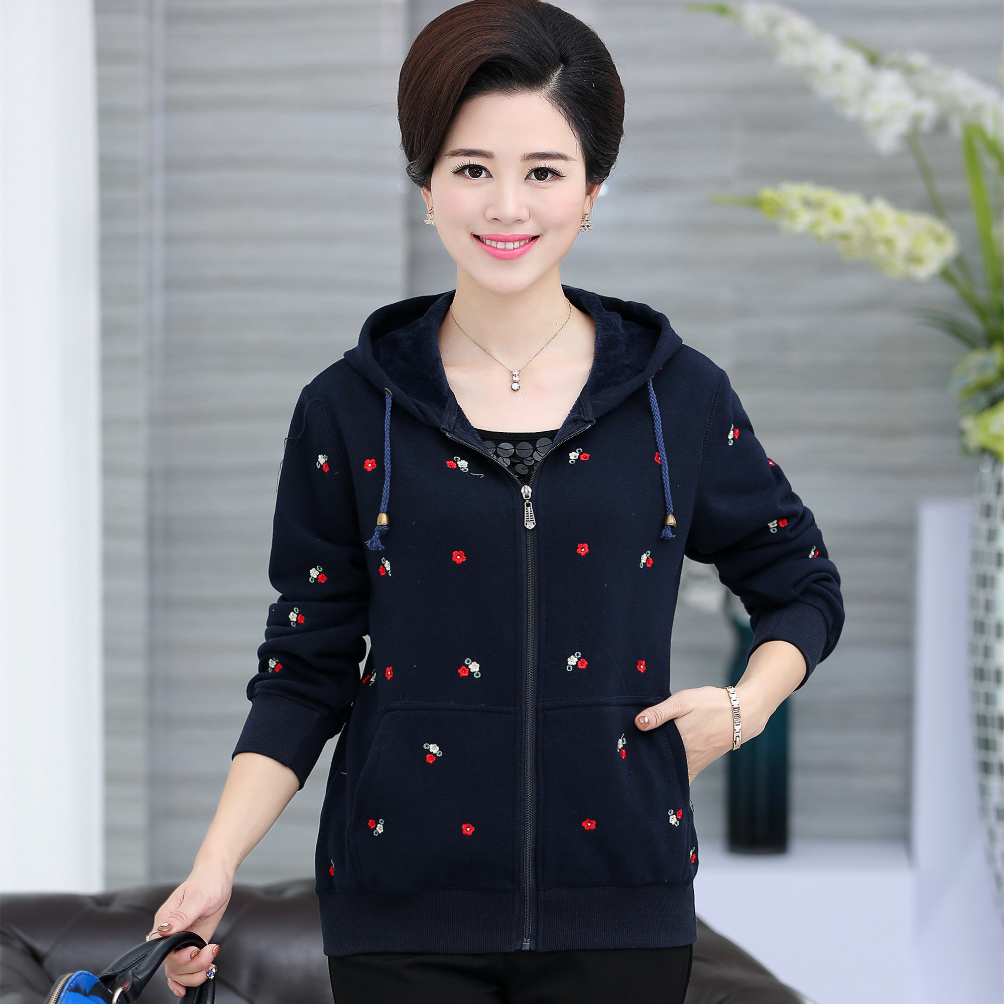 妈妈装秋装卫衣中老年人女装春秋季卫衣连帽外套大码运动上衣服装