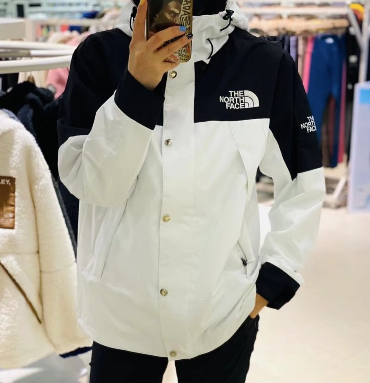 韩国thenorthface北面22ss白标男女拼色刺绣白色连帽冲锋衣外套