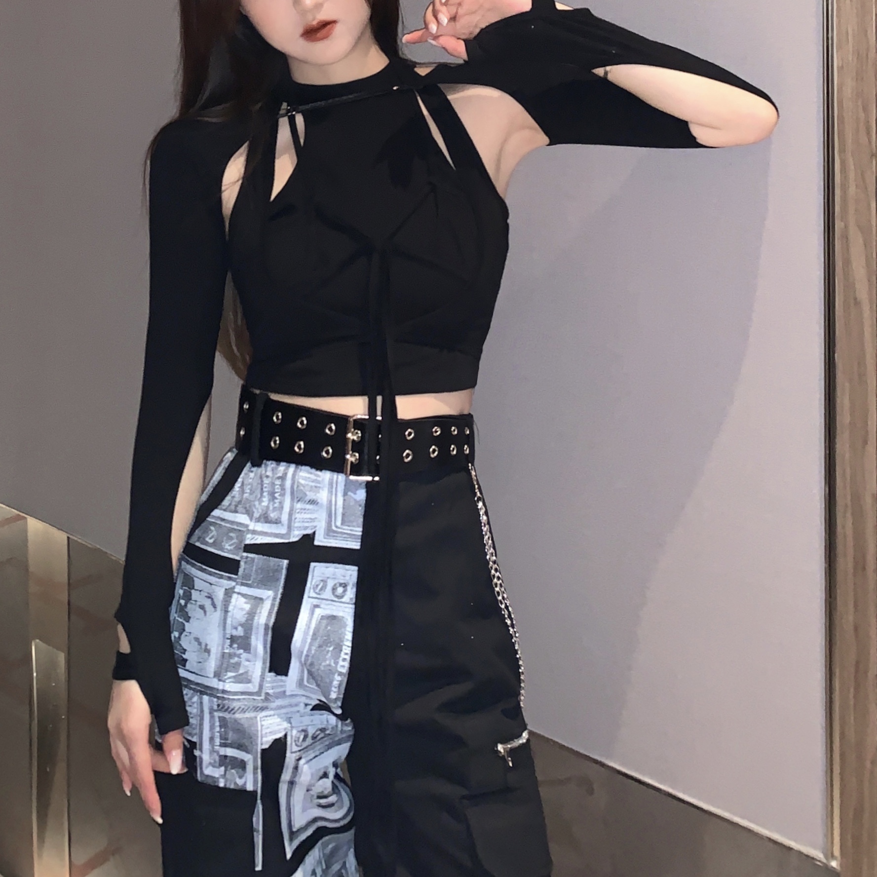 酷飒酷帅朋克衣服配上工装风格穿搭女孩舞酷t恤