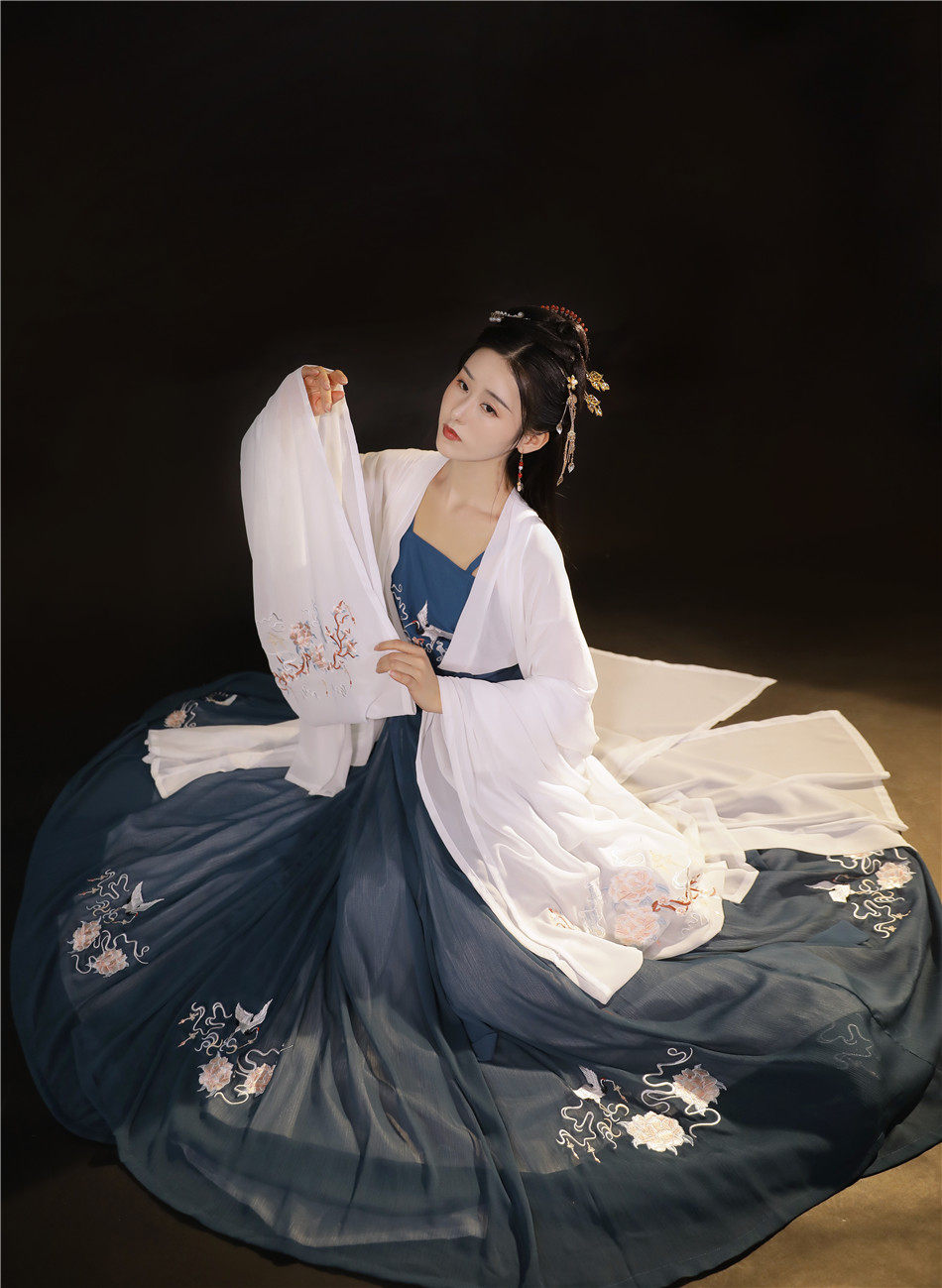 汉月日常闺蜜六米正品襦裙齐腰刺绣对襟霓裳汉服