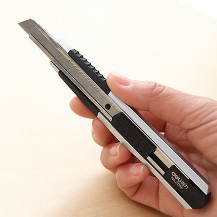 美工刀deli得力2056小号手工裁纸纸刀介刀锌合金炭笔