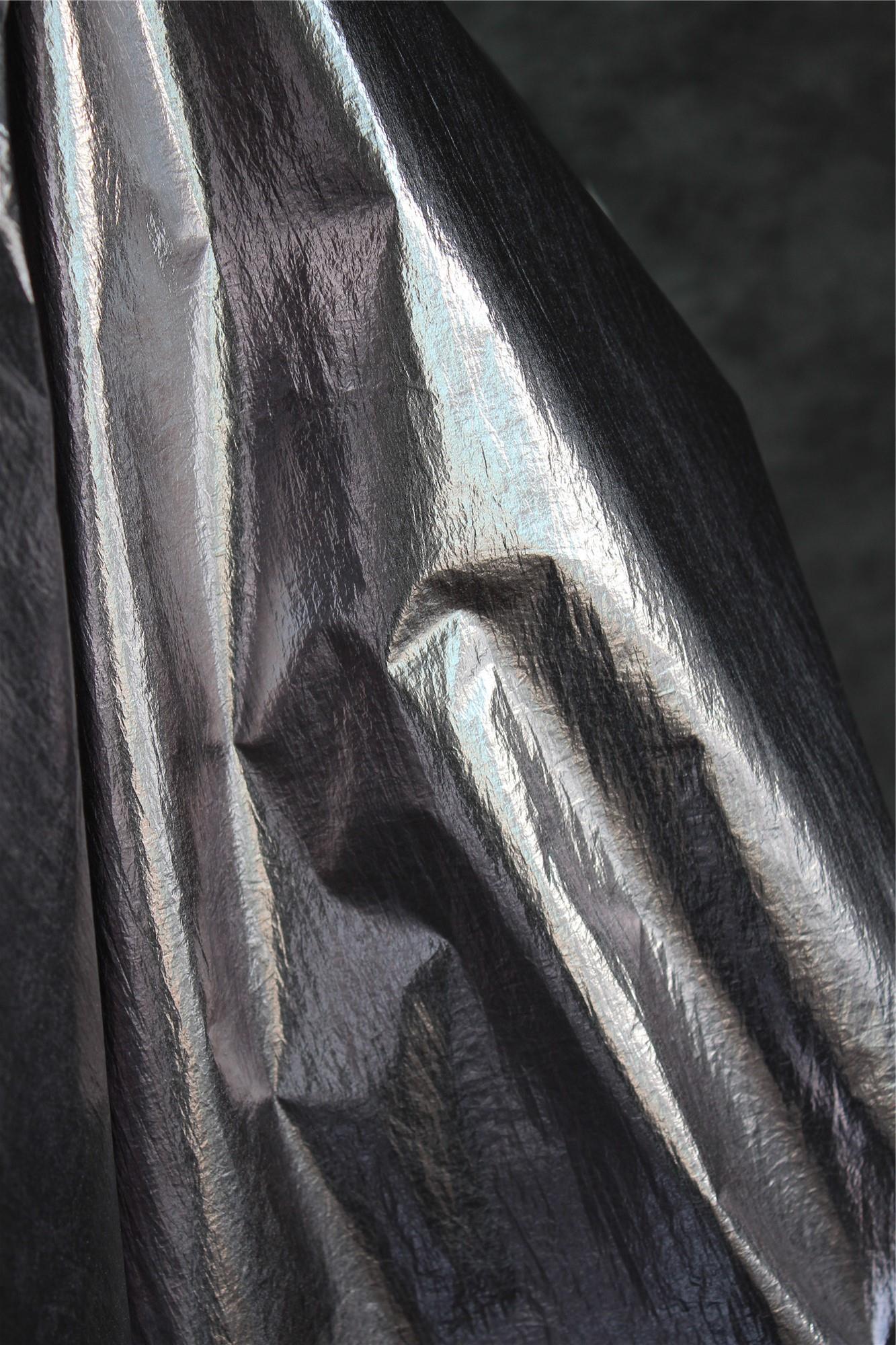 布料水洗钨钢银色羽绒服面料超轻柔滑风雨雨衣海绵垫