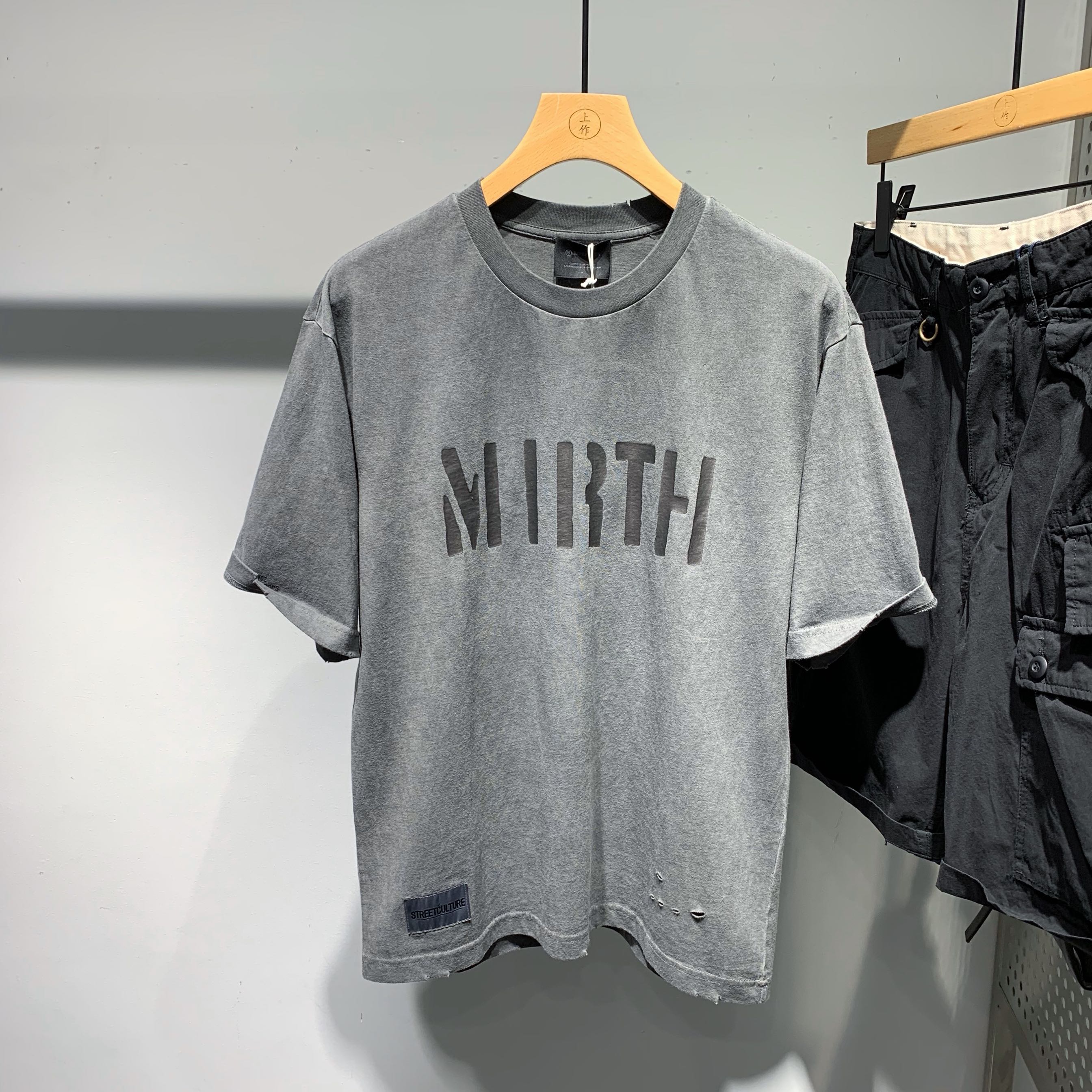 2022夏季新款水洗短袖T恤男士韩版潮流圆领字母宽松破洞休闲体恤