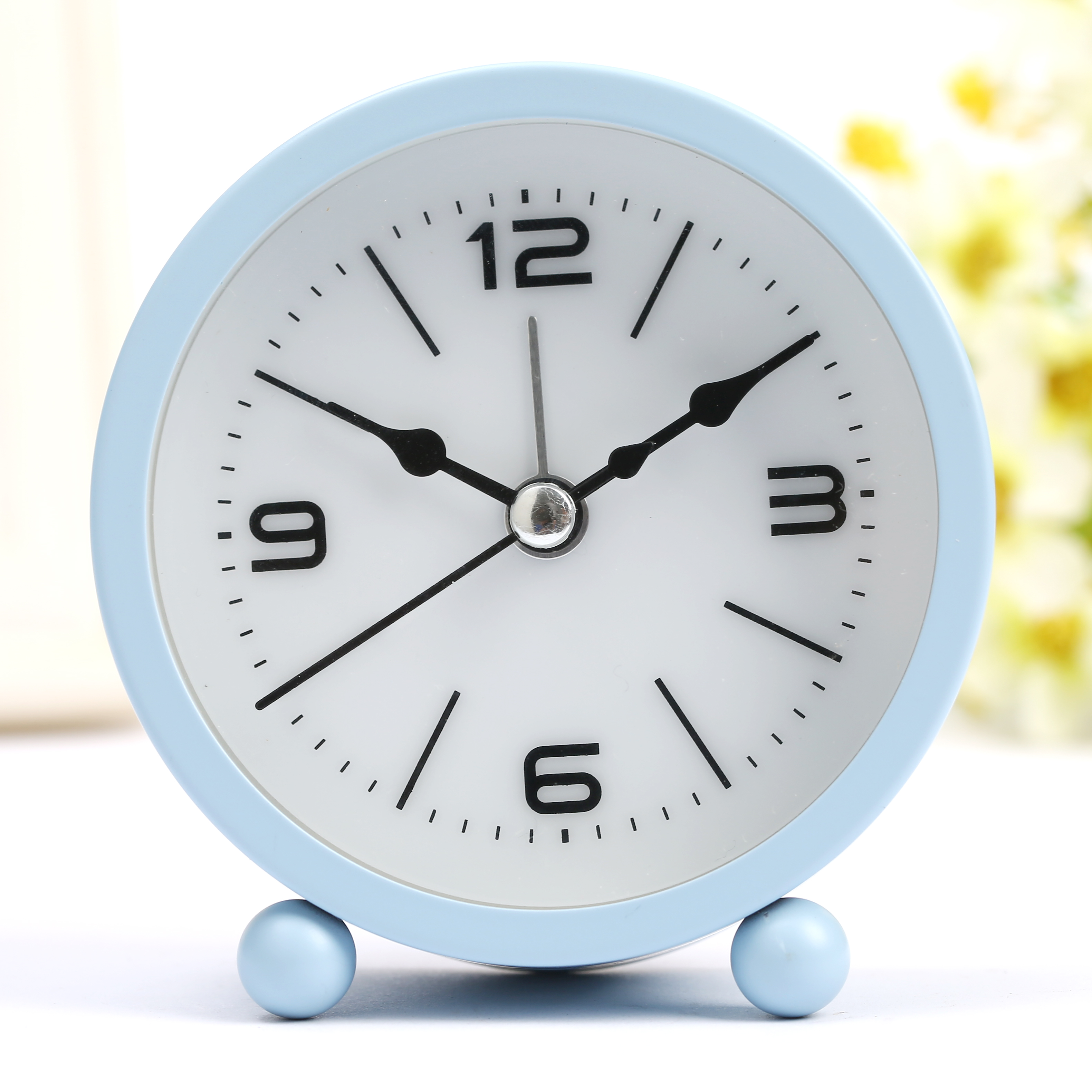 学生用床头金属卧室静音创意小闹钟简约时尚可爱夜灯儿童闹表台钟