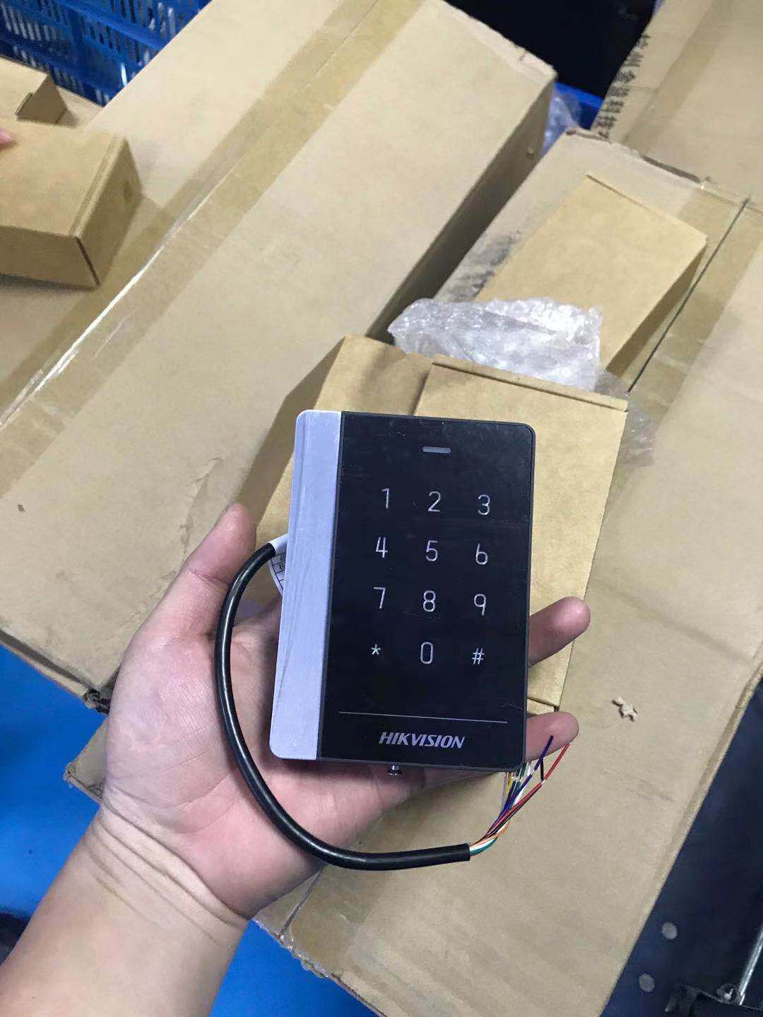 现货海康威视原装正品ds-k1102mds-k1108m门禁读卡器韦根协议监控器材