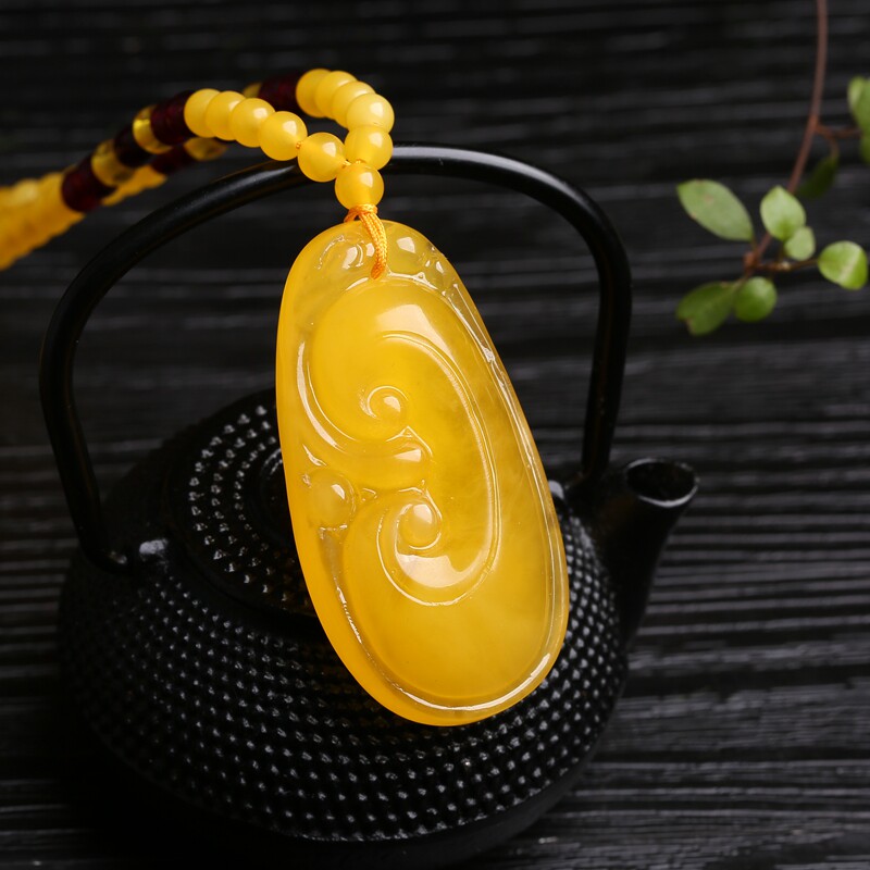 如意天然蜜蜡吊坠毛衣女款小如琥珀项链鸡油颈饰