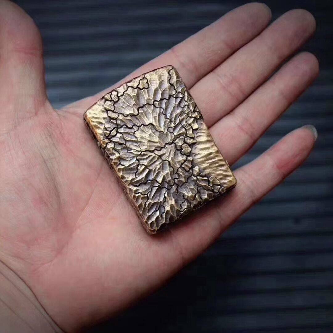 铜化原创盔甲手工刀刻手爆裂户外edc砂轮防风煤油打火机