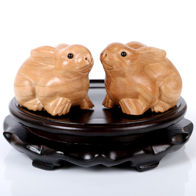 2022年属够吉祥物双兔护岁桃木雕刻摆件家居办公室摆件