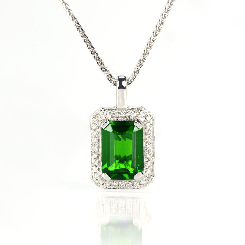 18k白金天然铬透辉石长方形吊坠1克拉祖母祖母绿颈饰