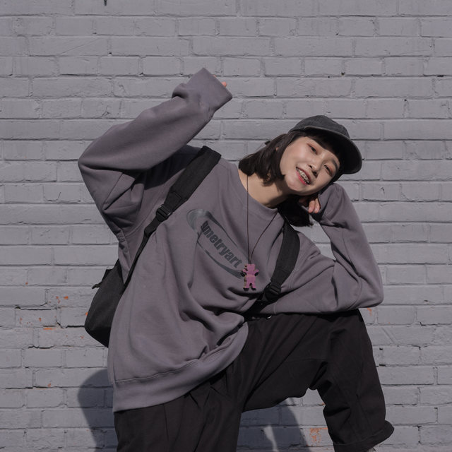 GMETRYART GMETRY 2021 spring new ins trend Fan Chengcheng Yao Chen with the same pair of lovers sweater loose GMETRYART GMETRY 2021 spring new ins trend Fan Chengcheng Yao Chen with the same pair of lovers sweater loose