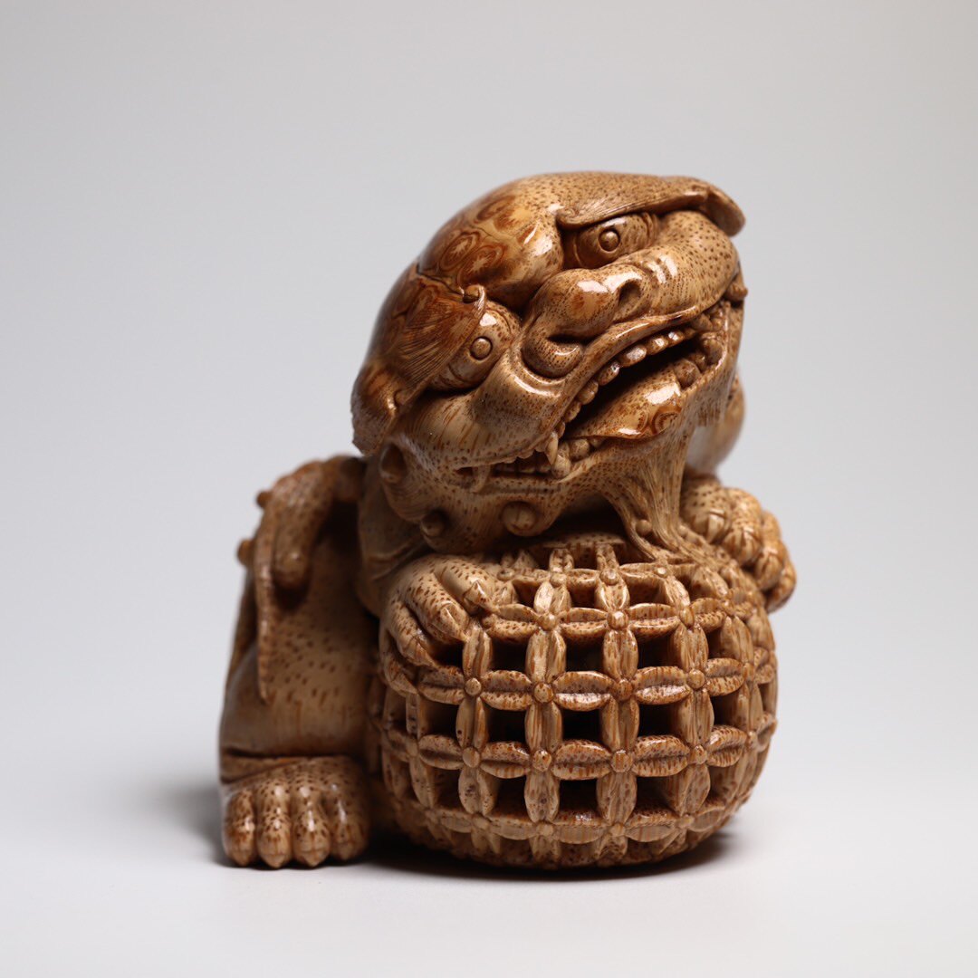 宁竹刘向荣向荣本工精品品竹根雕狮子绣球摆件竹编