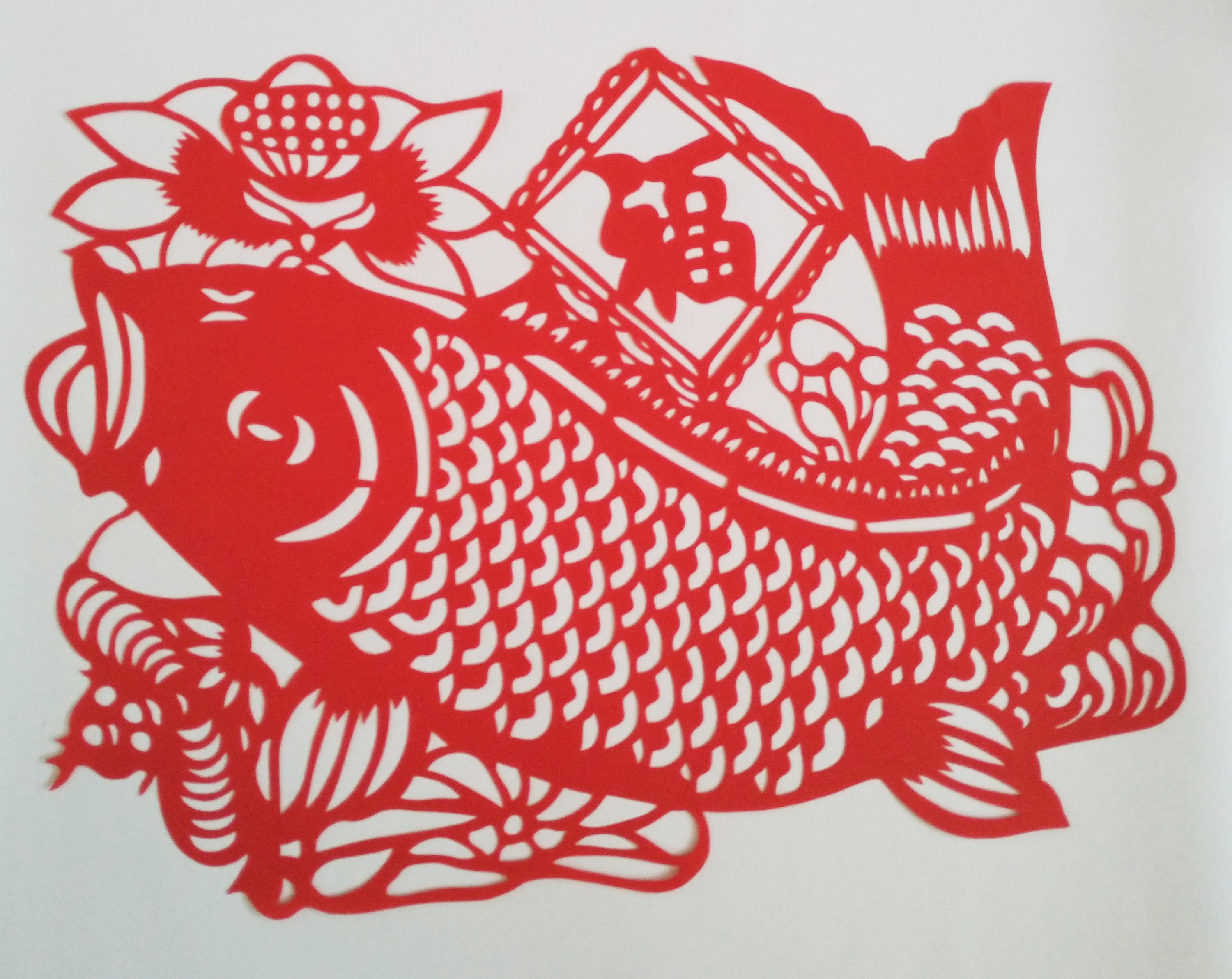 年年有余鱼福剪纸纯手工窗花剪画玻璃贴传统文化2022虎年抱鱼福娃
