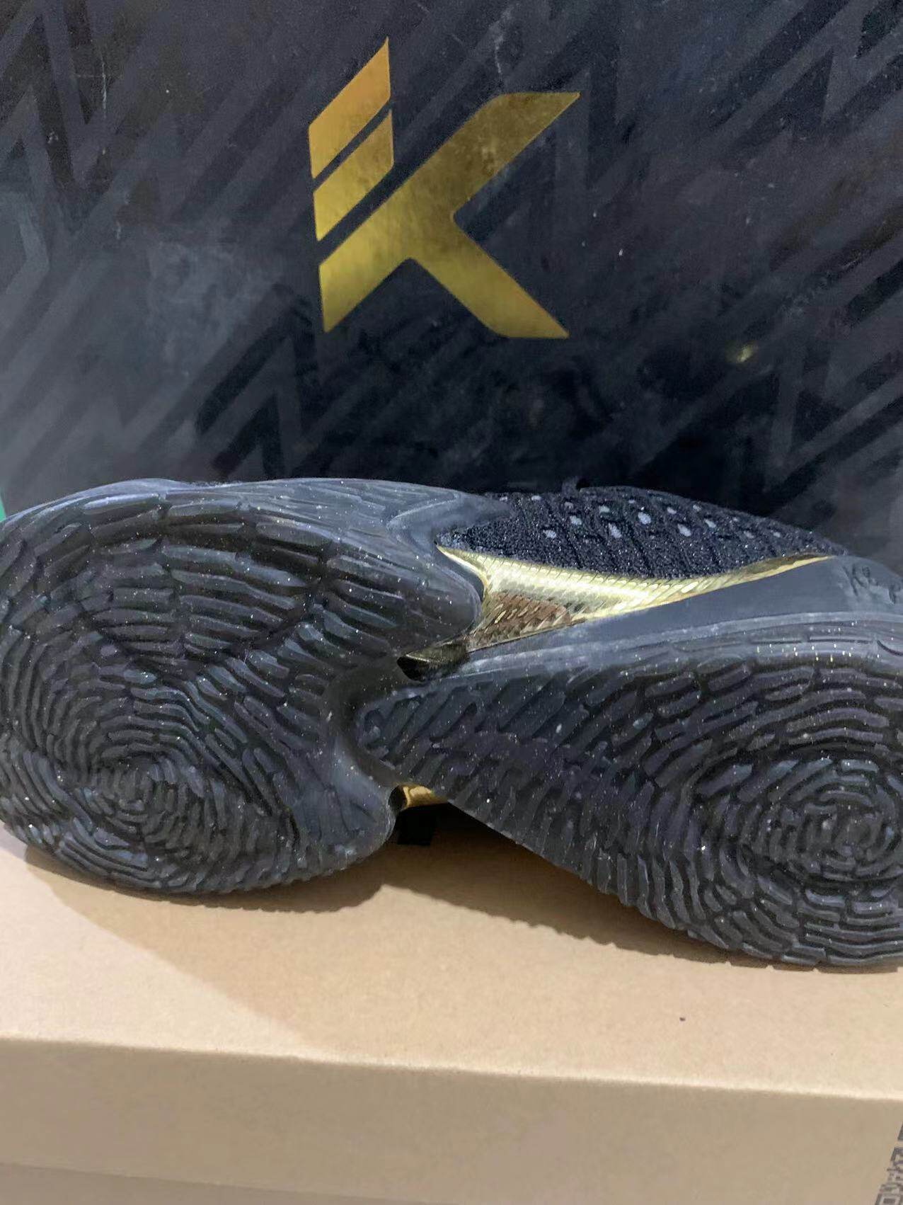 安踏汤普森三代kt3总决赛战靴钢铁侠联名低帮透气篮球鞋