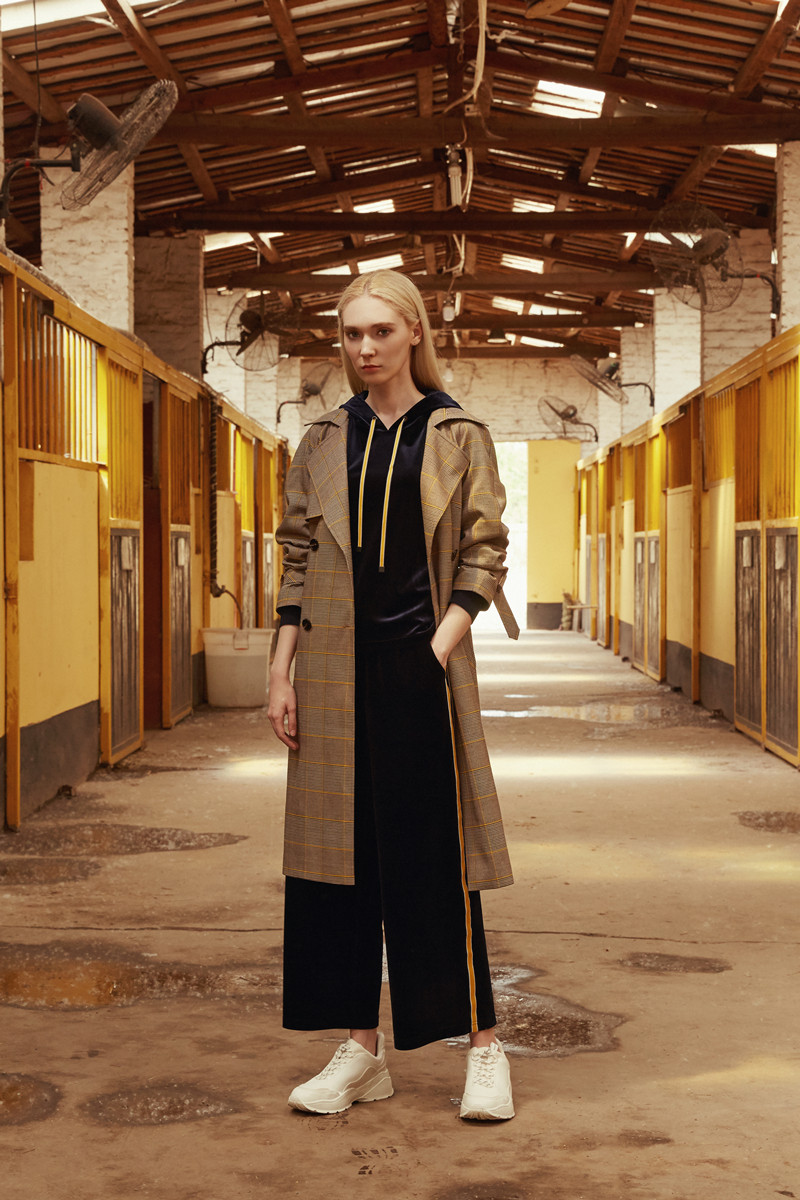 xinsilu新思路女装专柜秋装时尚休闲翻领英伦风格子中长风衣