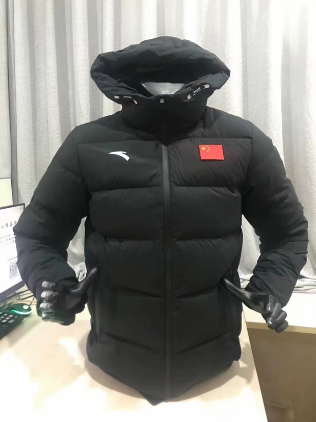 安踏赞助国家队男女运动员防寒保暖防水休闲连帽运动羽绒服