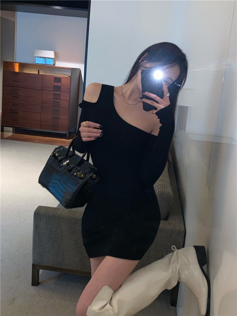 小心心机露肩设计长袖修身性感内搭外穿气质连衣裙