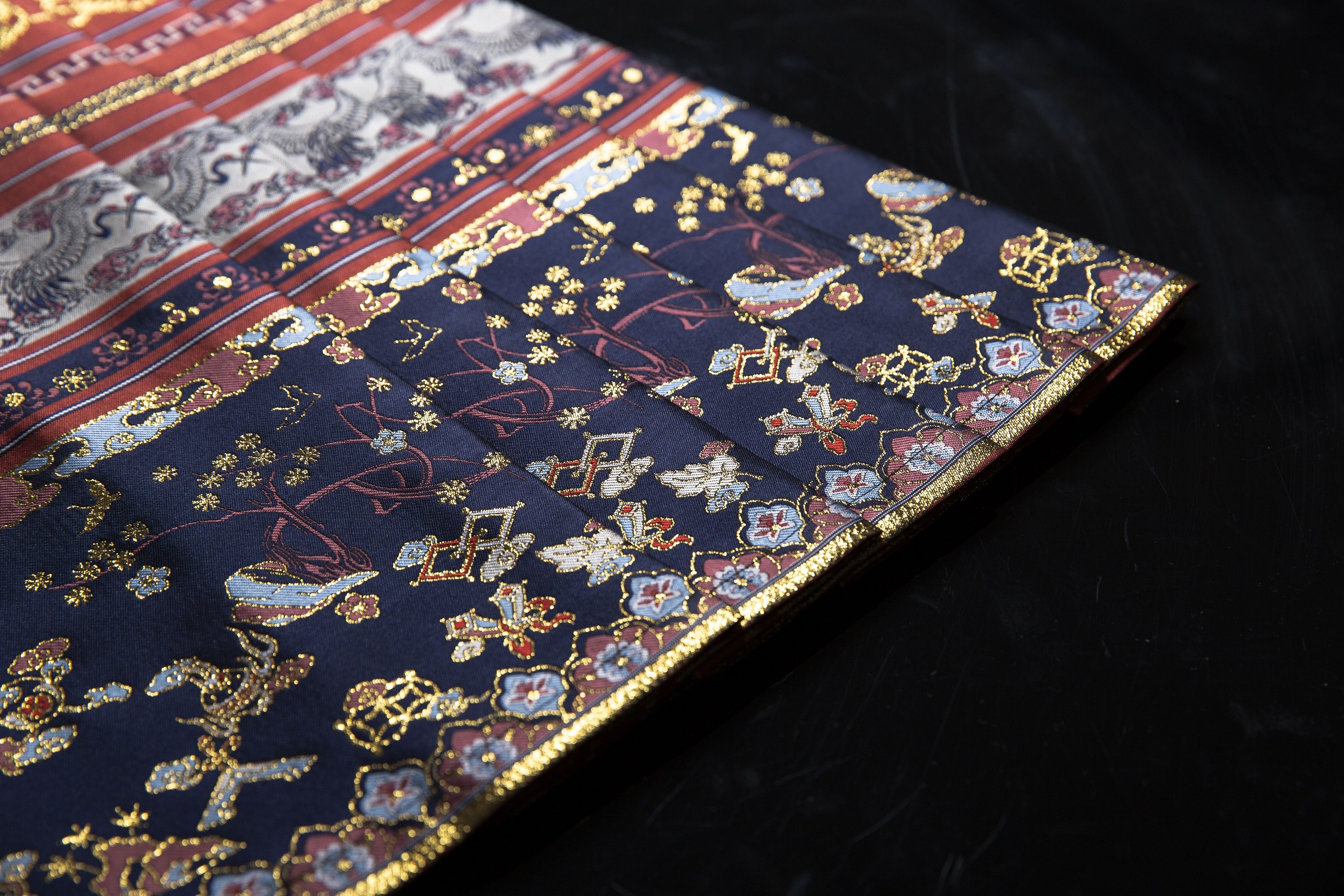 现货临江仙芸堂香暖满地金织金妆花一片片式明制汉服