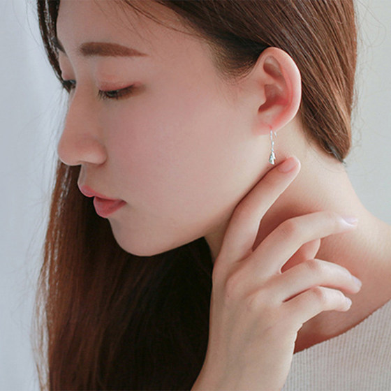 Original design s925 sterling silver earrings temperament Magnolia ear ring female small fresh literary and artistic white fungus rose earrings Original design s925 sterling silver earrings temperament Magnolia ear ring female small fresh literary and artistic white fungus rose earrings