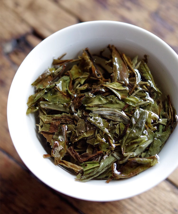 有间茶铺2020年老枞寿眉饼100克画家翁志丹先生合作款