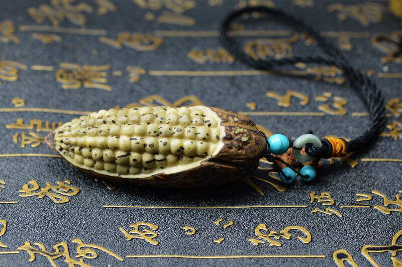 【铭诚菩提阁】千眼菩提子雕满玉精选白皮绿皮千眼雕玉米手把件