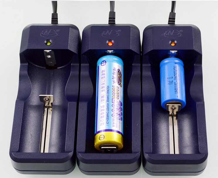 26650强光手电筒锂电池充电器 18650充满自停3.