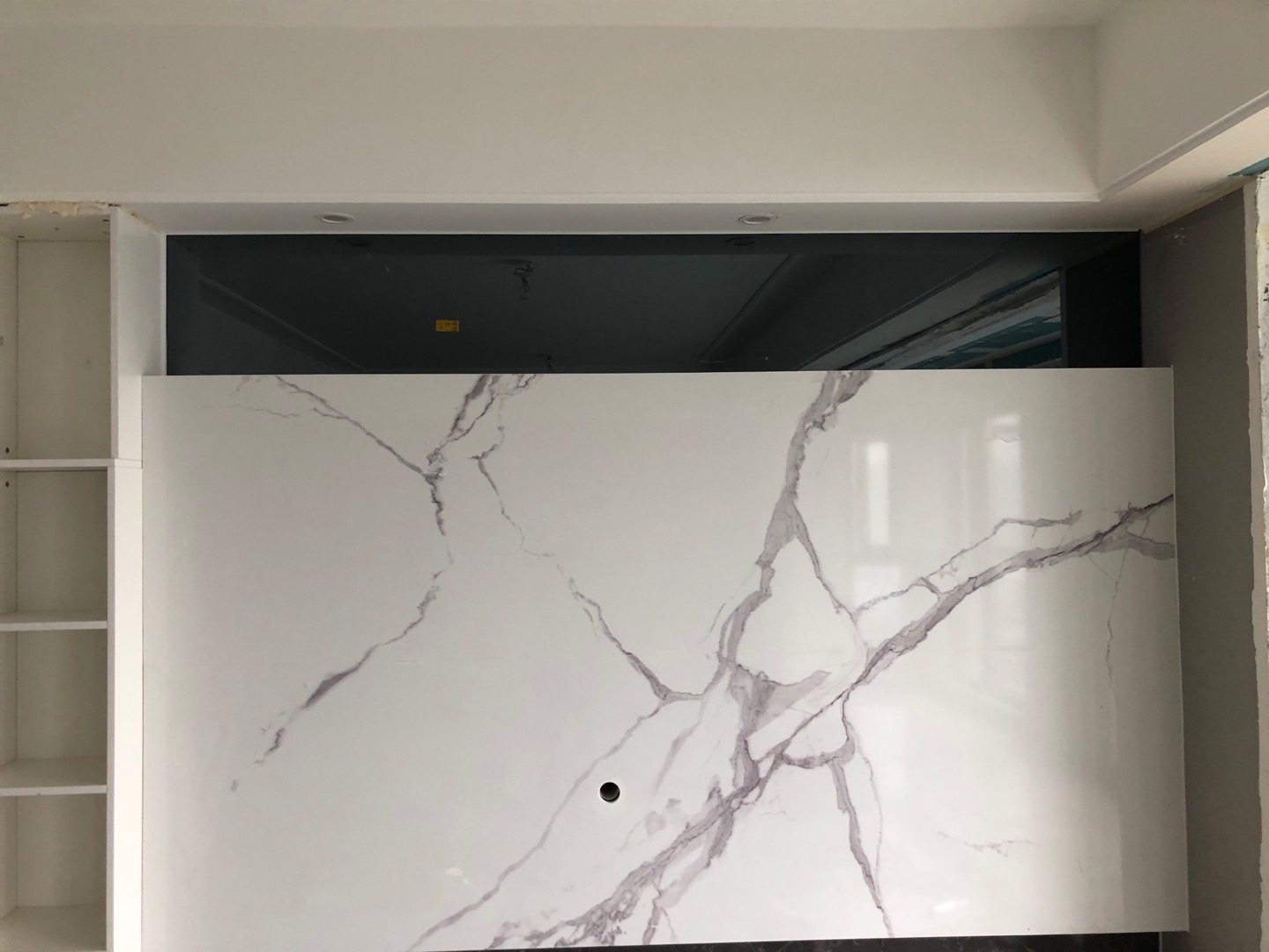 灰镜贴墙背景墙商铺招牌艺术镜子形象墙玻璃成都灰玻定做入户安装