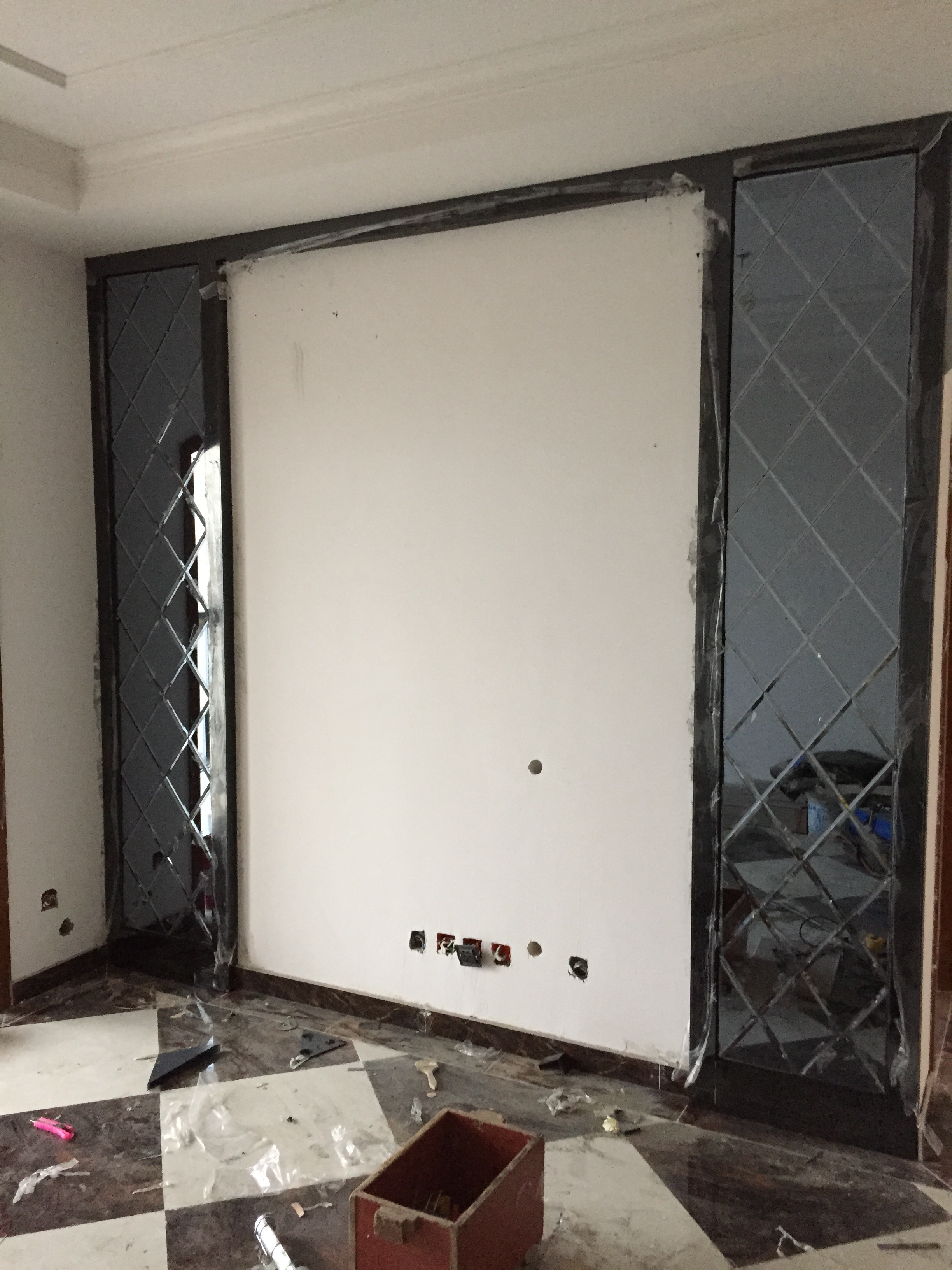 灰镜贴墙背景墙玻璃商铺招牌镜子形象墙玻璃成都灰镜定做安装